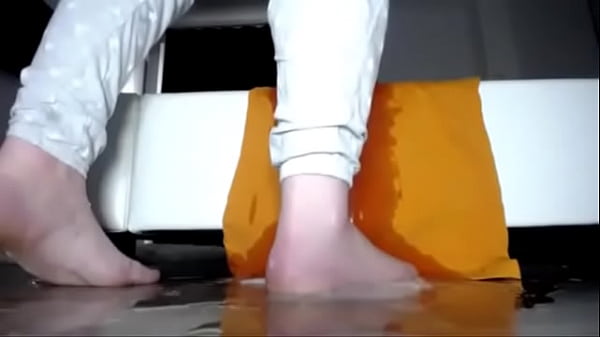 Slut cums all over the floor after she got fucked by bigcock